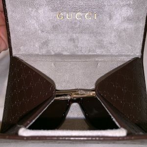 Gucci Unisex sunglasses.